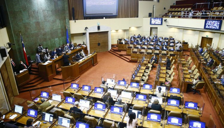 Cuarto retiro avanza al Senado: proyecto contó con 17 votos oficialistas