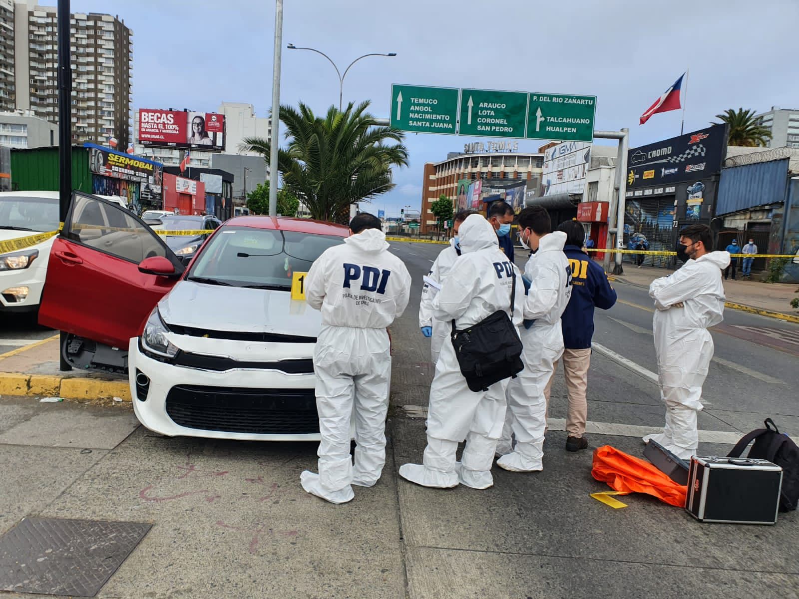 Un hombre fallecido y una mujer herida tras ataque armado a vehículo en Avenida Los Carrera