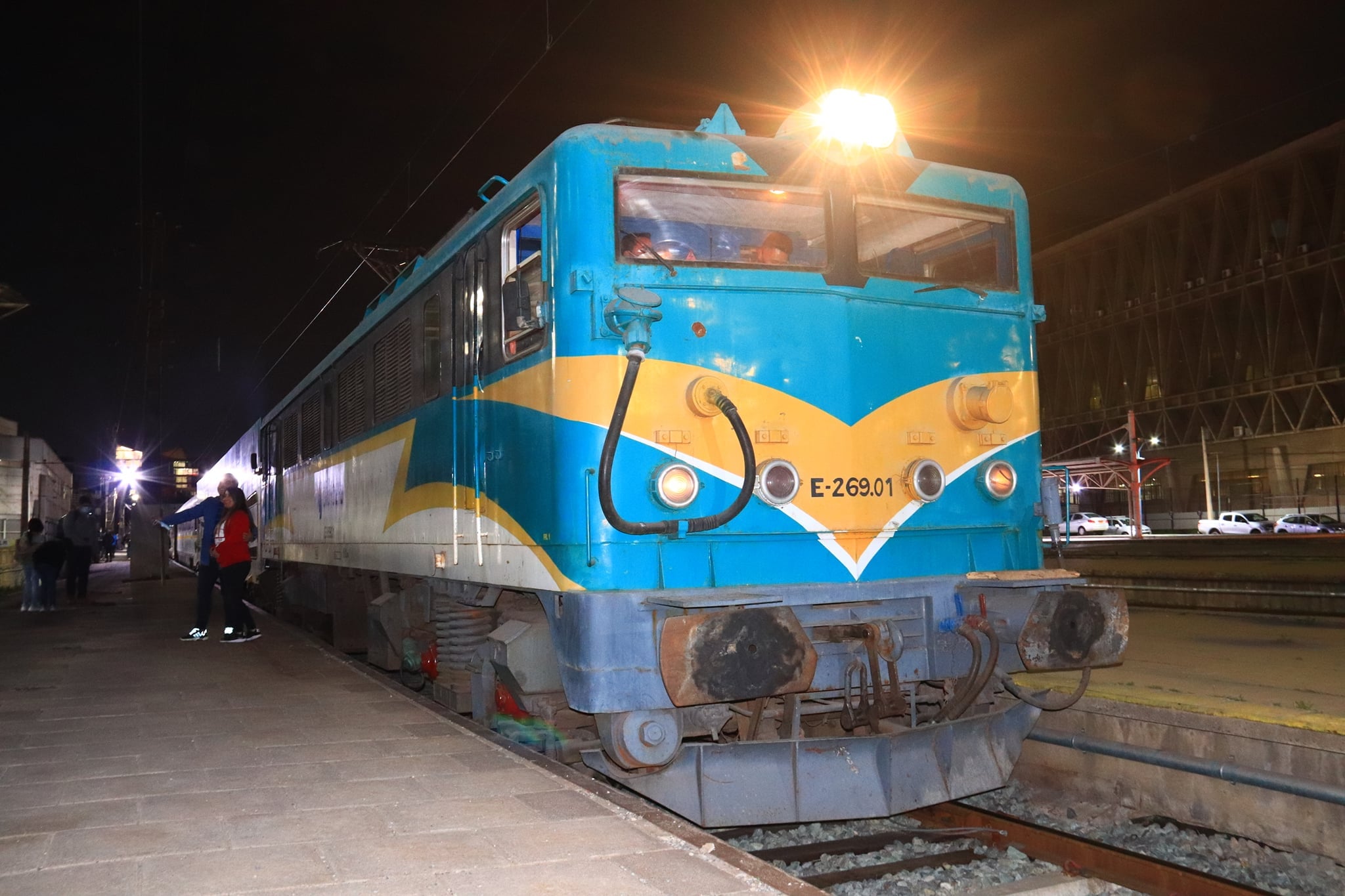 Viaje en tren nocturno entre Concepción y Santiago quedó suspendió por robo de cables eléctricos.