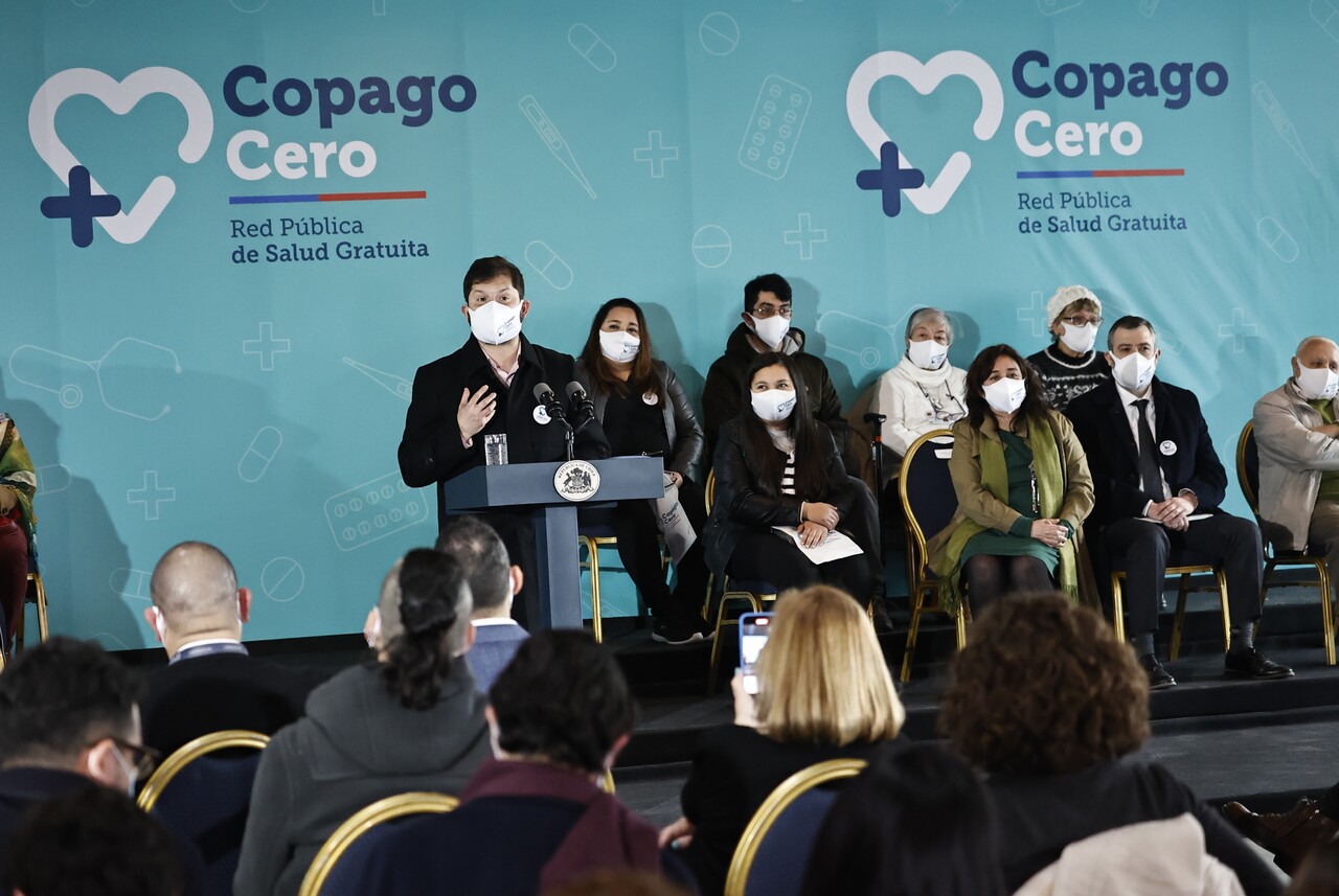 Gobierno anuncia el fin del copago en los tramos C y D de Fonasa