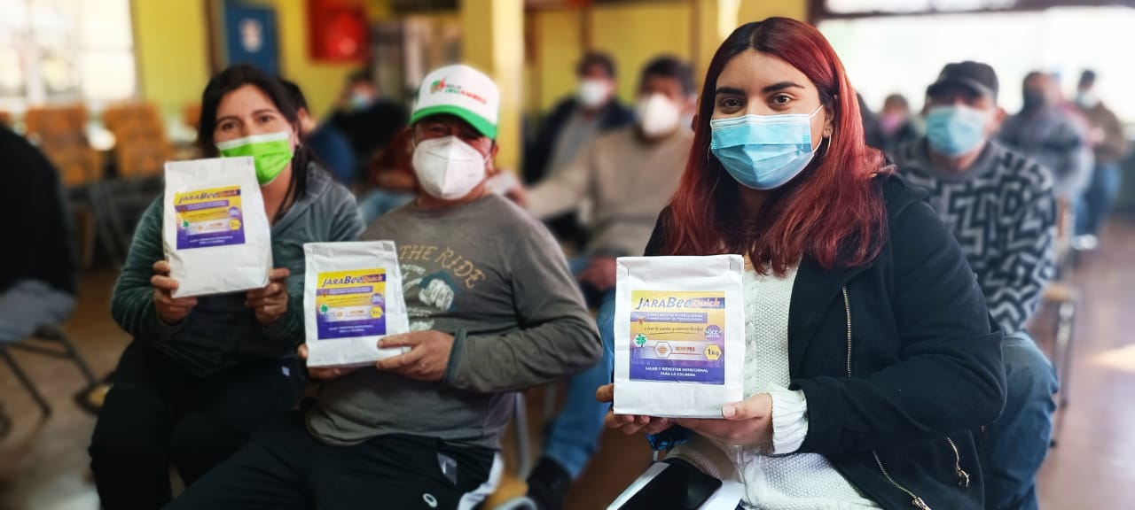 Con entrega de insumo a apicultores: Seremi de Agricultura conmemora Día del Campesino