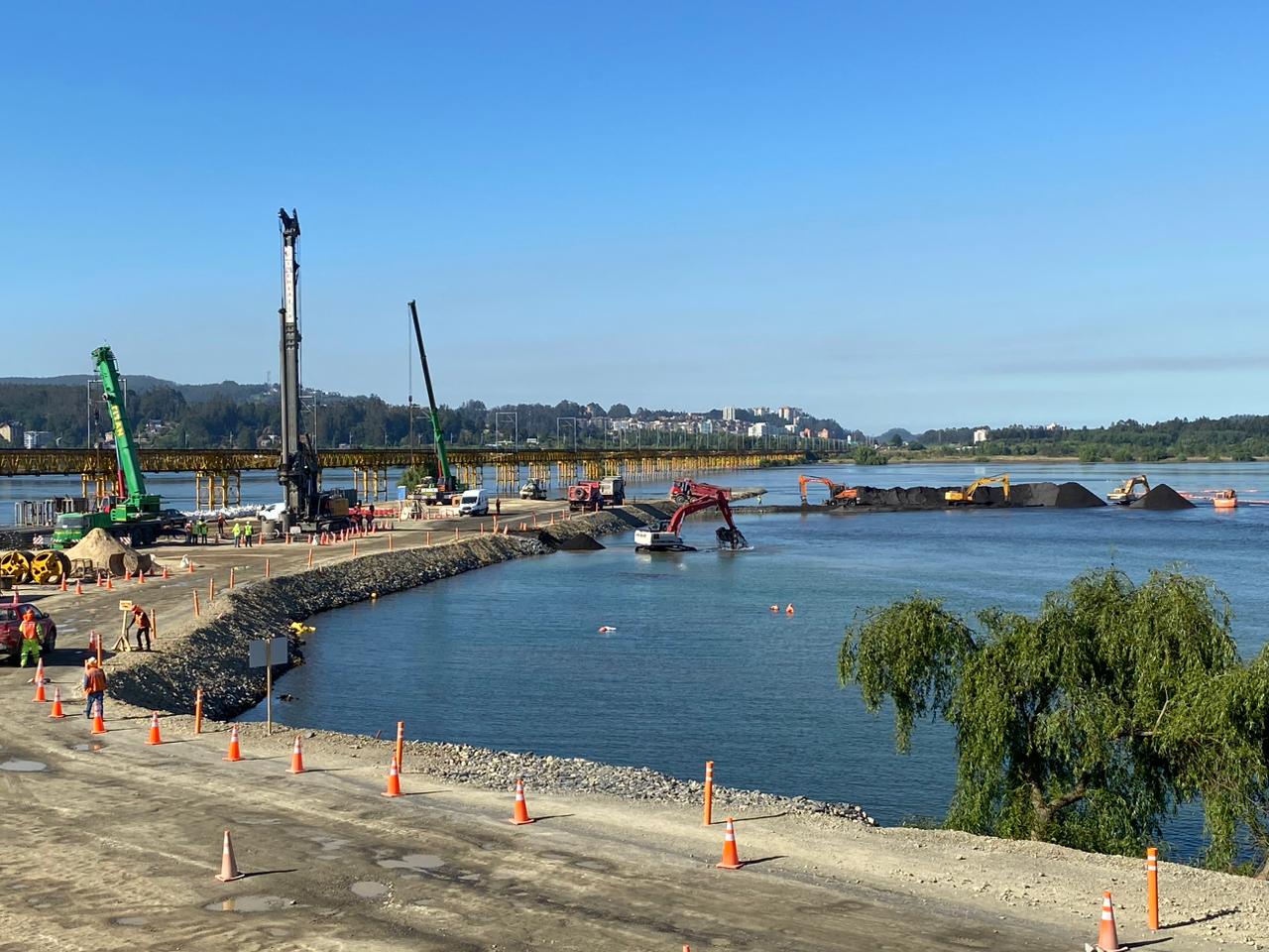 Autoridades inspeccionaron el inicio de la construcción del nuevo Puente Ferroviario