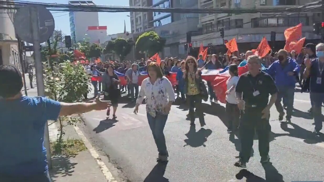 Funcionarios de salud del Hospital Regional se manifestaron por el retiro de los buses de traslado