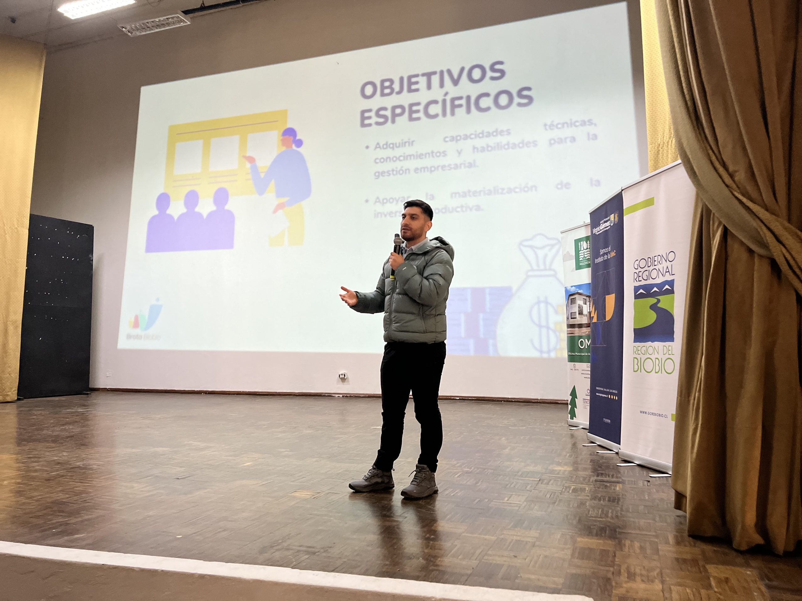 Decenas de comerciantes y emprendedores asistieron al lanzamiento del proyecto Brota Biobío en Mulchén