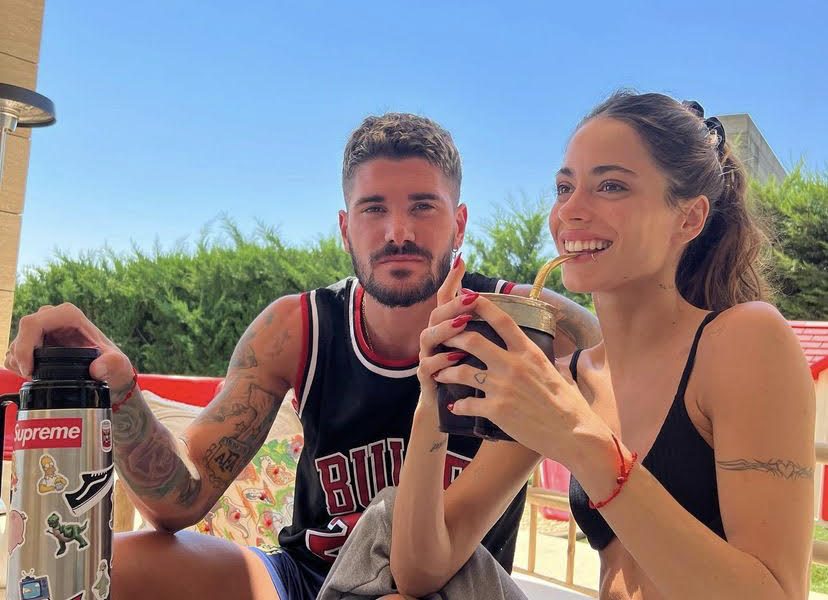 Tini con su novio de la selección argentina.