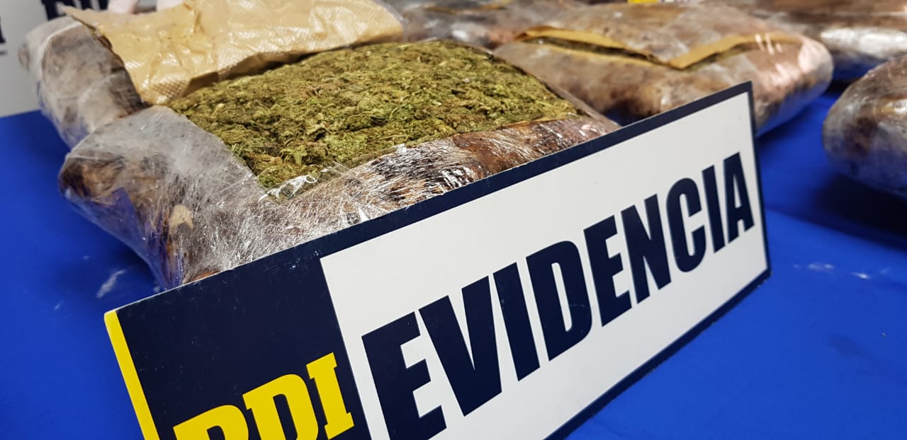 Detienen a dos hombres y una mujer que traían cargamento de droga al Biobío desde el norte del país