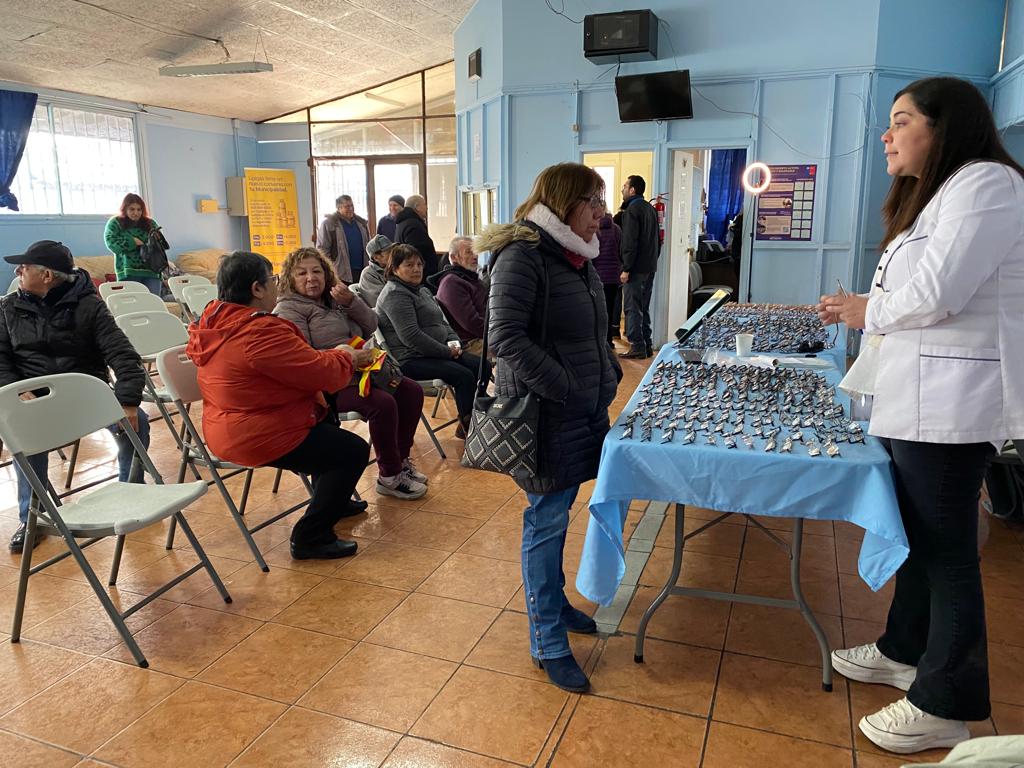 Operativo oftalmológico permite a adultos mayores acceder a lentes a precios accesibles en Lota