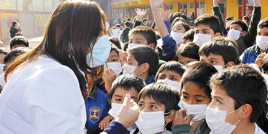 Profesionales de la USACH explican importancia de usar mascarillas certificadas