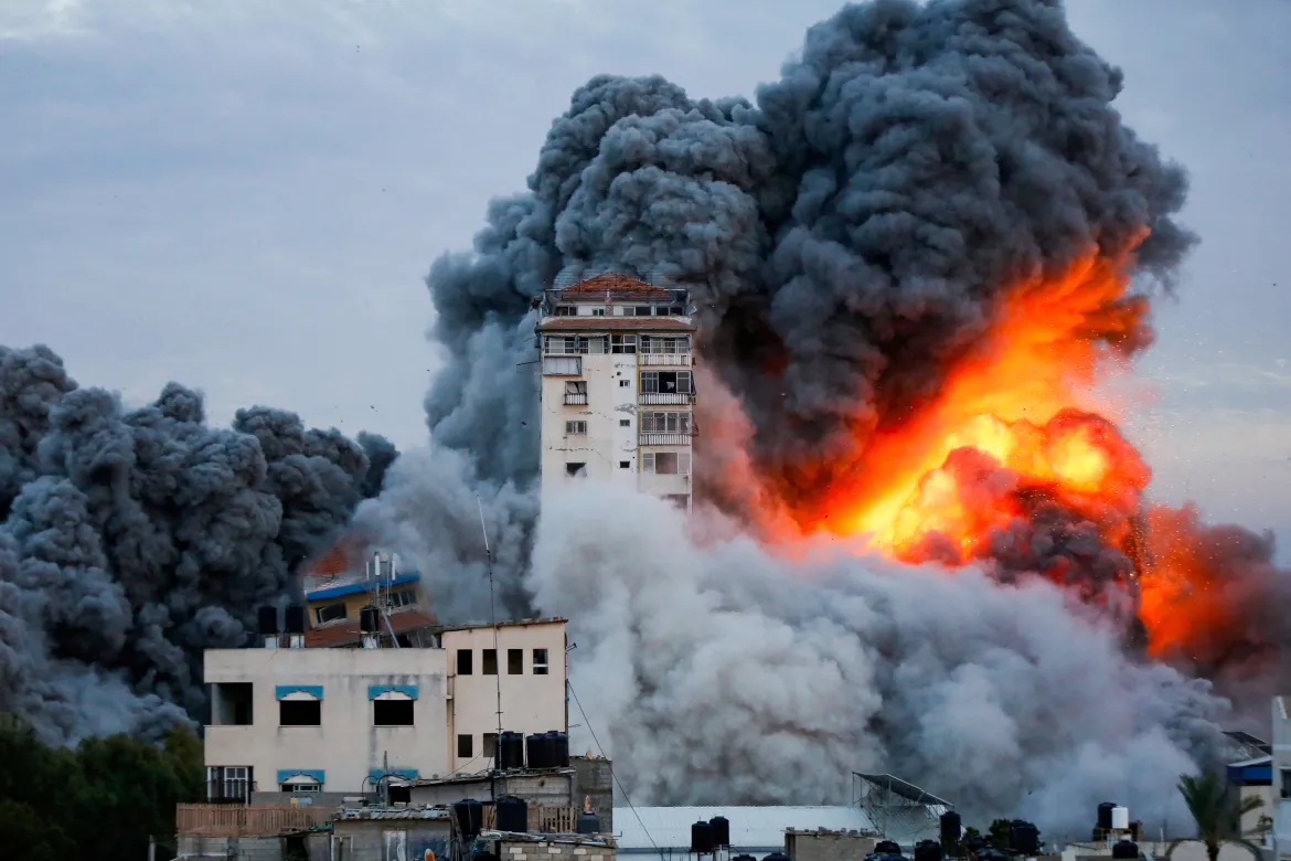 Bombardeos israelíes en el centro de Gaza dejan al menos 70 palestinos muertos