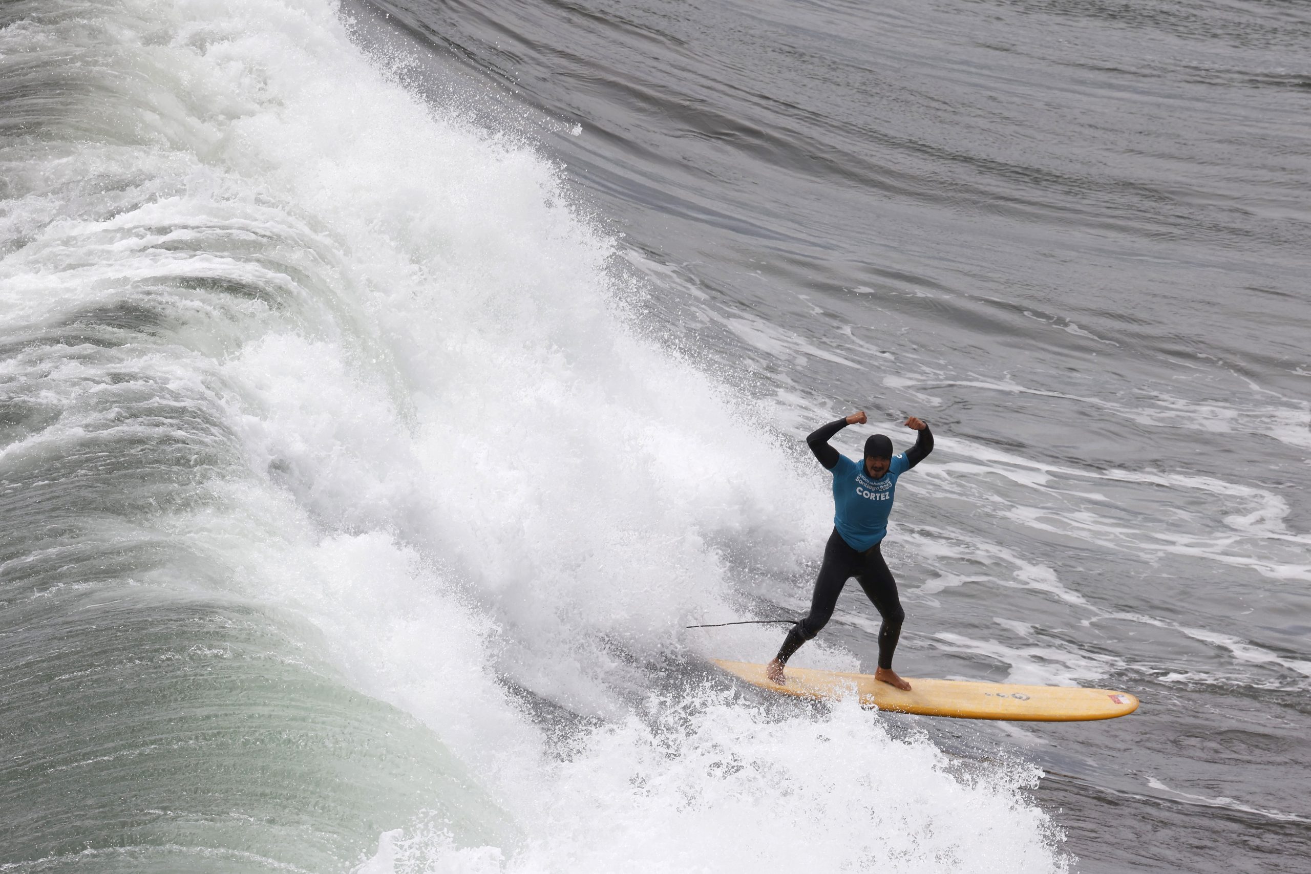 Rafael Cortéz se lleva la medalla de plata en surf longboard: cayó en la final frente al peruano Benoit Clemente