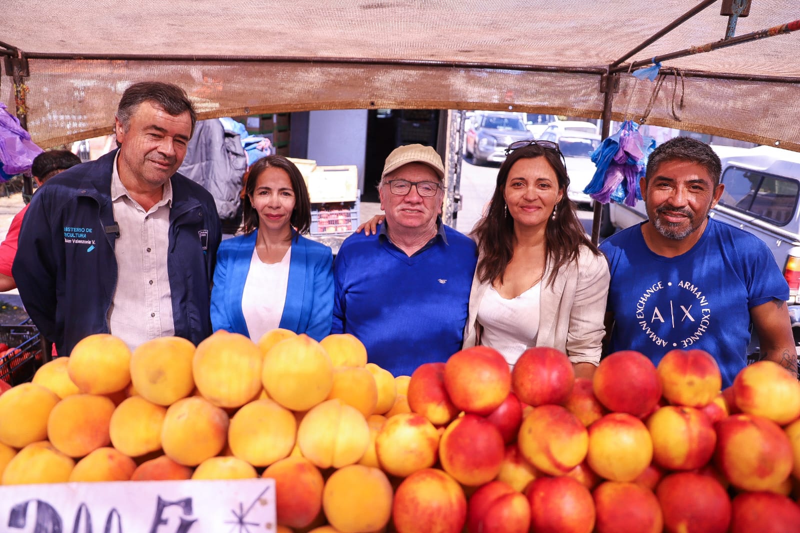 Ministro de Agricultura llamó a preferir las ferias libres para frutas y verduras: “Son un 60% más baratas que otros canales de distribución”