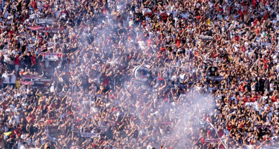 Policía argentina detectó drogas y armas blancas en buses de hinchas de Colo-Colo que viajaron a Mendoza