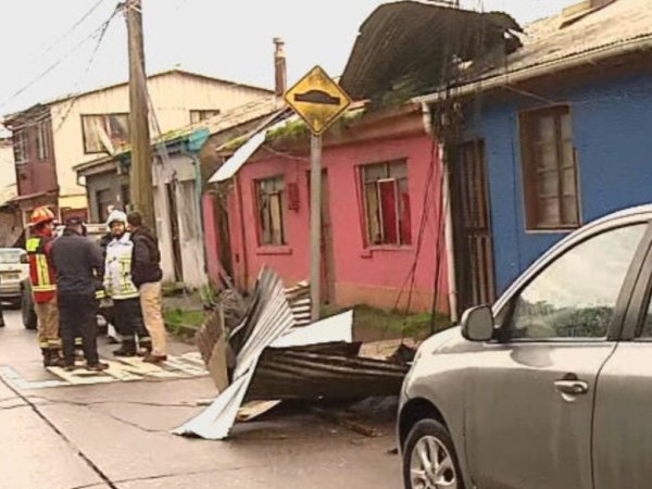 Noche de fuertes vientos deja rastro de destrucción en Penco: se trató de un tornado