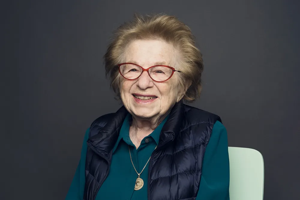 Ruth Westheimer, destacada terapeuta y educadora sexual, falleció a los 96 años de edad