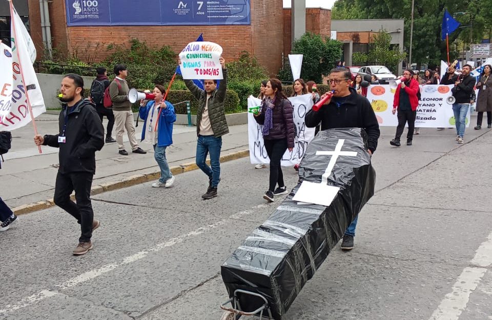 Quinto día de paralización de los servicios de salud mental: trabajadores piden que su labor «sea compensada con un sueldo digno»