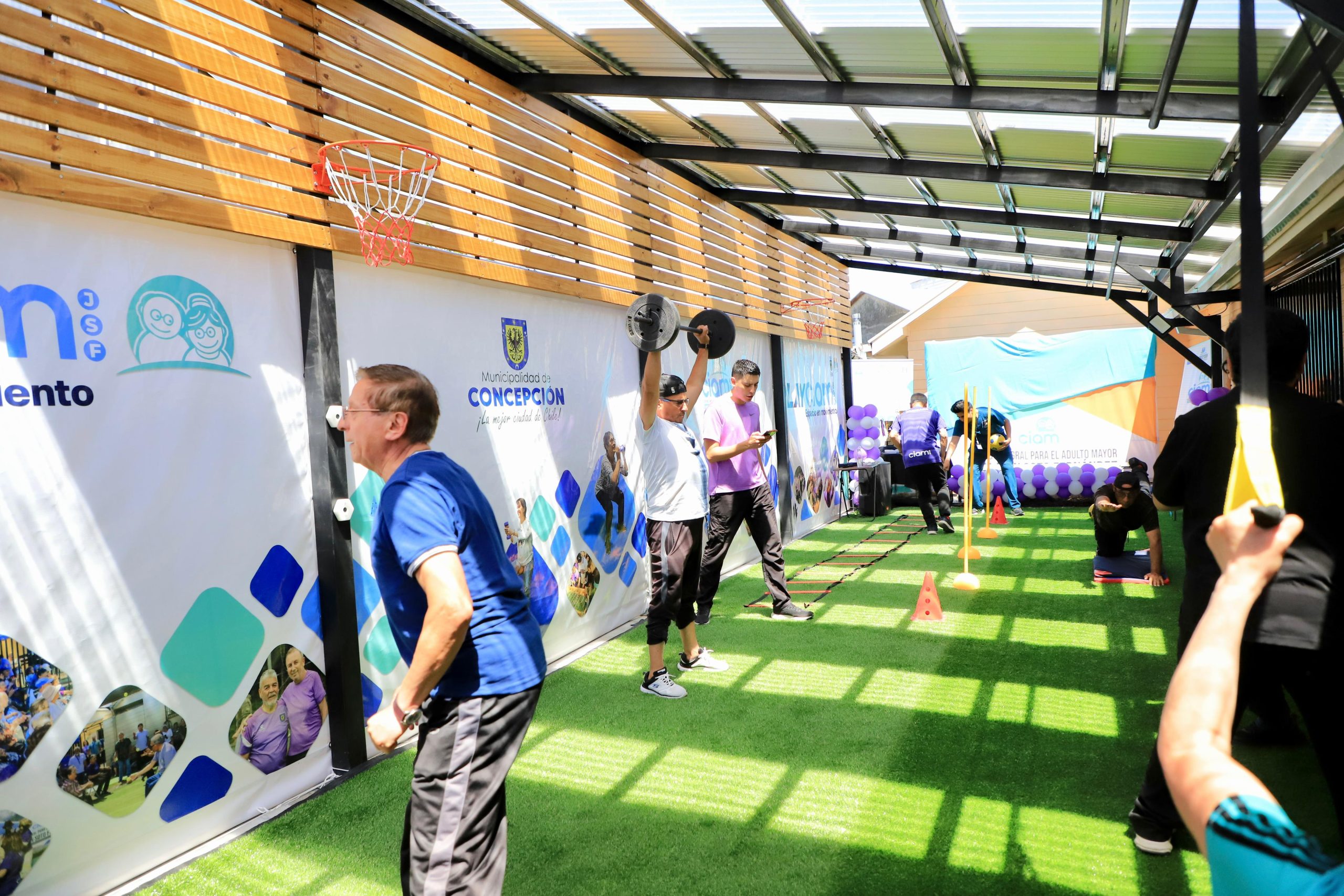 Inauguran espacio para actividad física y tratamiento kinésico de adultos mayores en Concepción