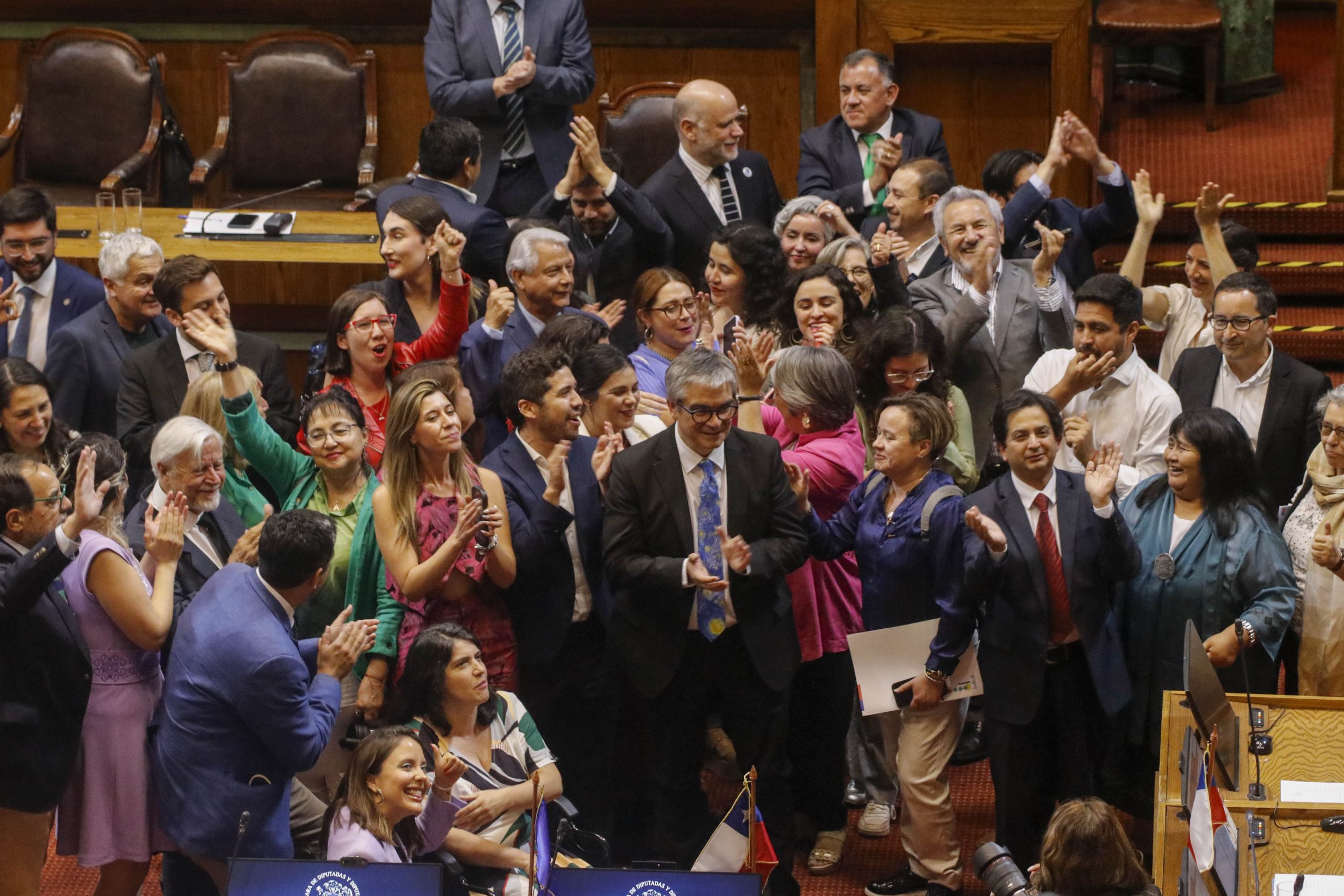 Reforma de pensiones es aprobada y despachada a ley por amplia mayoría