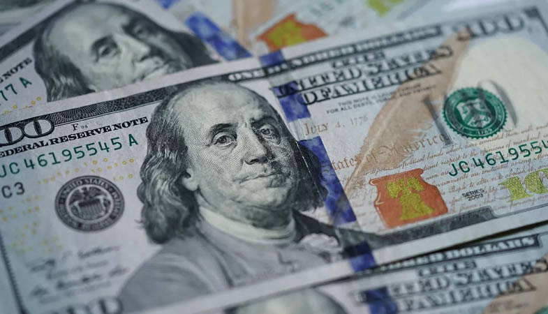 Alza del dólar: Superó la barrera de los 1000 pesos en Chile por factores volátiles y negocios con China