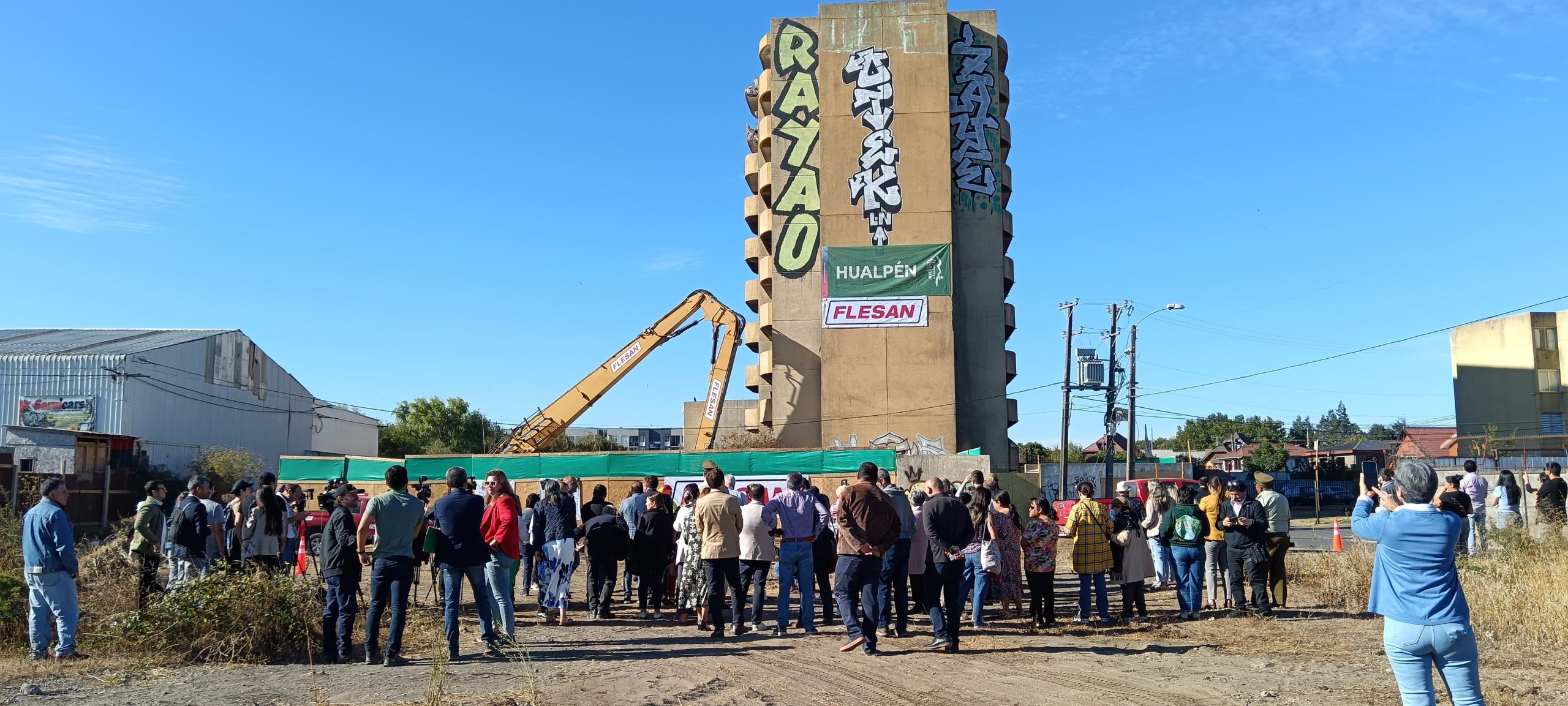 Inicia la demolición del edificio Puerto de Palos de Hualpén, a quince años del terremoto del 27/F
