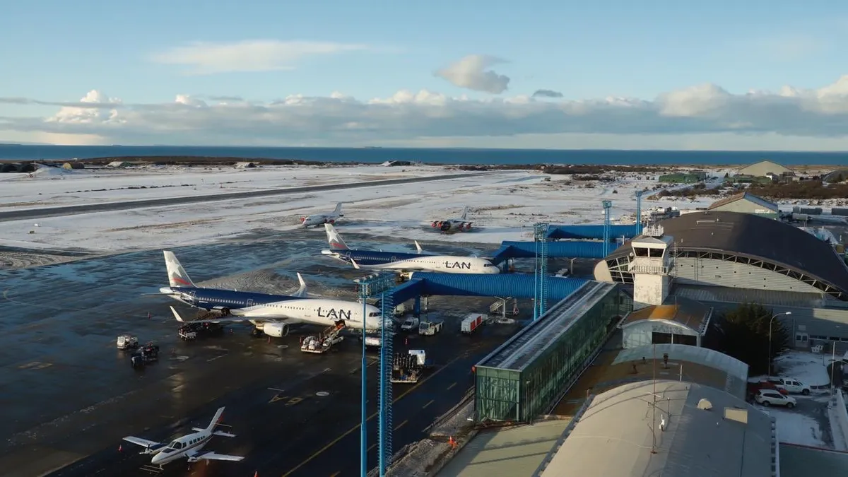 Alcaldes de Concepción y Punta Arenas buscan restablecer conexión aérea directa entre el Biobío y Magallanes