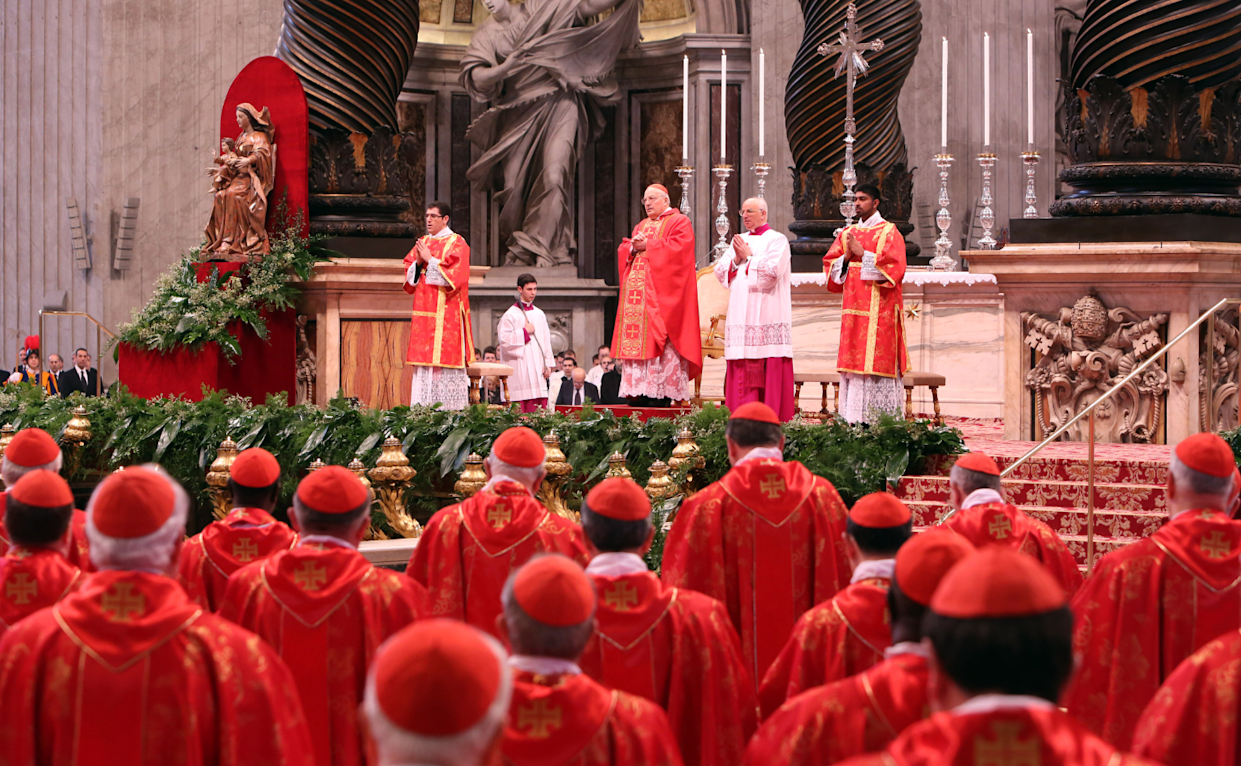 133 cardenales en el Vaticano reunidos en cónclave en Capilla Sixtina hoy 7 de mayo