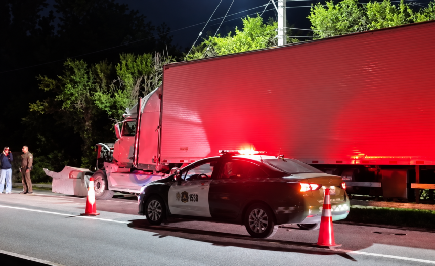 Roban camión con $200 millones en carne y abandonan a su conductor en Lo Espejo